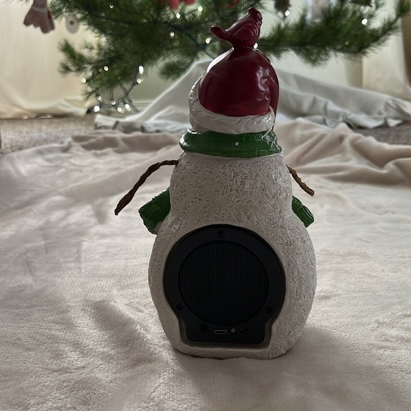 iessentials Rechargeable Wireless Holiday Speaker with Ambient Lighting - Picture 6 of 9